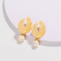 Vintage Dumb Gold Irregular Metal Hollow V-shaped Hand-wound Pearl Earrings main image 1