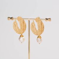 Vintage Dumb Gold Irregular Metal Hollow V-shaped Hand-wound Pearl Earrings main image 4