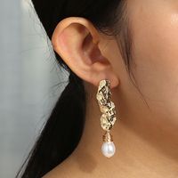 Fashion Retro Special-shaped Metal Baroque Pearl Earrings main image 5