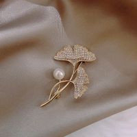 Brooch Alloy Ginkgo Leaf Pearl Micro-encrusted Zircon Suit Jacket Corsage Decoration main image 1