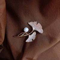 Brooch Alloy Ginkgo Leaf Pearl Micro-encrusted Zircon Suit Jacket Corsage Decoration main image 4