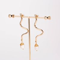 Fashion Simple Inlaid Pearl Metal Curve Drop Earrings Wholesale main image 4