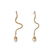Fashion Simple Inlaid Pearl Metal Curve Drop Earrings Wholesale main image 6