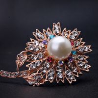 Fashion Diamond Pearl Crystal Sun Flower Alloy Brooch main image 4
