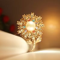 Fashion Diamond Pearl Crystal Sun Flower Alloy Brooch main image 5
