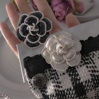 Fashion Pearl Drip Oil Flower Brooch Retro Alloy Clothing Accessories main image 4