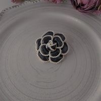 Fashion Pearl Drip Oil Flower Brooch Retro Alloy Clothing Accessories sku image 1