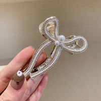 Diamond-encrusted Pearl Bow Grab Clip Hair Accessories main image 3