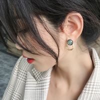 Retro Green Crystal Circle Earrings Fashion Alloy Earrings main image 1