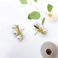 Simple Three Pearls Geometric Metal Stud Earrings Wholesale main image 5