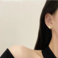 Fashion Pearl Heart-shaped Earrings Simple Alloy Earrings main image 3