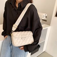 New Rhombus Embossed Solid Color Wide-band Messenger Small Square Bag 23*6*16cm main image 5