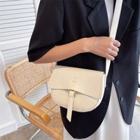 New Fashion Simple Solid Color Messenger Saddle Bag 21*17*7.5cm main image 3