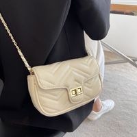 Simple Fashion Chain One-shoulder Women's Rhombus Embroidery Thread Messenger Bag 20*12*7cm main image 4