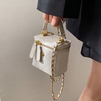 Women's New Spring Fashion Hand-held One-shoulder Lingge Embroidery Thread Messenger Bucket Bag 12*11*7cm main image 1