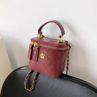 Women's New Spring Fashion Hand-held One-shoulder Lingge Embroidery Thread Messenger Bucket Bag 12*11*7cm main image 4