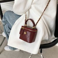 Women's New Spring Fashion Hand-held One-shoulder Lingge Embroidery Thread Messenger Bucket Bag 12*11*7cm main image 5