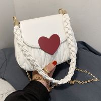 2022 New Fashion Heart Buckle One-shoulder Messenger Small Square Bag 20*16*6cm main image 1