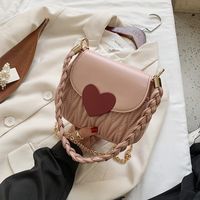 2022 New Fashion Heart Buckle One-shoulder Messenger Small Square Bag 20*16*6cm main image 3