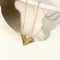 18k Gold-plated Stainless Steel V-shaped Inlaid Zirconium Pendant Necklace main image 4