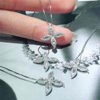 Simple Flower Shaped Inlaid Zircon Copper Necklace Wholesale main image 4
