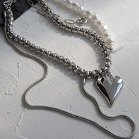 Vintage Stacked Irregular Heart Pearl Titanium Steel Necklace Wholesale main image 4