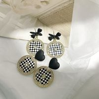 Fashion Simple Black And White Four-leaf Flower Alloy Earrings main image 2