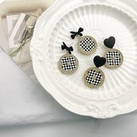 Fashion Simple Black And White Four-leaf Flower Alloy Earrings main image 3