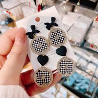 Fashion Simple Black And White Four-leaf Flower Alloy Earrings main image 5