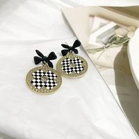 Fashion Simple Black And White Four-leaf Flower Alloy Earrings main image 6