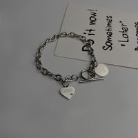 Pulsera Redonda De Acero Titanio Con Textura De Metal En Forma De Corazón Ot Para Mujer sku image 1