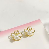 Fashion Retro Simple Pearl Female New Flower Simple Alloy Earrings sku image 1