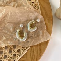Fashion Geometric U-shaped Pearl Earrings Retro Alloy Earrings main image 4