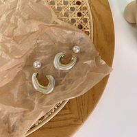 Fashion Geometric U-shaped Pearl Earrings Retro Alloy Earrings main image 1