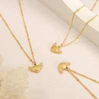 Fashion Wing Round Pendant Necklace Geometric Titanium Steel Gold-plated Clavicle Chain main image 3