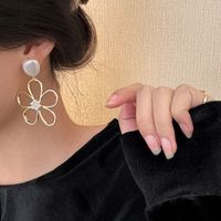 Flower Inlaid Pearls Alloy Artificial Gemstones Earrings main image 3