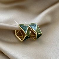 1 Par Estilo Vintage Estilo Simple Forma De C Triángulo Irregular Enchapado Aleación Chapado En Oro Pendientes sku image 1