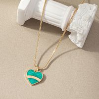 Vintage Contrast Color Heart Shaped Single Layer Alloy Necklace Wholesale main image 3