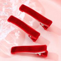 3-piece Classic Simple Red Flannel Clip Hair Clip Set main image 1