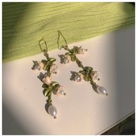 Retro Green Flower Pearl Pendant Earrings sku image 1