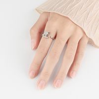 Simple Golden Butterfly Zircon Rotating Ring Women's Jewelry Wholesale main image 4