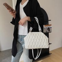 Fashion Solid Color Rhombus Plaid Acrylic Chain Handbag Shoulder Bag 20*29*21cm main image 3