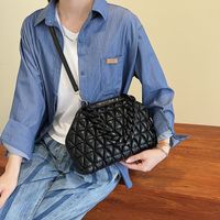 Fashion Solid Color Rhombus Plaid Acrylic Chain Handbag Shoulder Bag 20*29*21cm main image 4