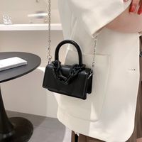 Women's New Chain Small Fashion Texture Messenger Bag12*9*4cm sku image 4