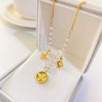 Simple Lucky Four-leaf Clover Pendant Titanium Steel Necklace Plated 18k Gold Pearl Necklace main image 1