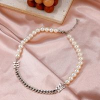 Fashion Retro Asymmetric Pearl Stitching Necklace Simple Alloy Collarbone Chain main image 3