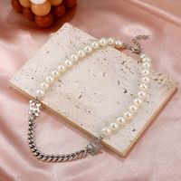 Fashion Retro Asymmetric Pearl Stitching Necklace Simple Alloy Collarbone Chain main image 5