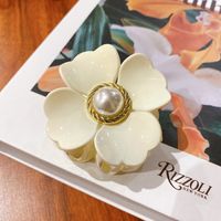 Simple Multicolor Pearl Flower Grab Clip Hair Clip Wholesale sku image 1