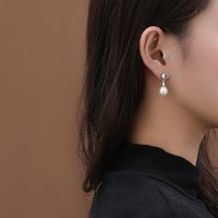 New Retro S925 Silver Pearl Women's Fashion White Water Drop Earrings main image 5