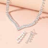 Conjunto De Pendientes De Collar De Aleación De Diamantes De Imitación De Borla Simple De Moda main image 3